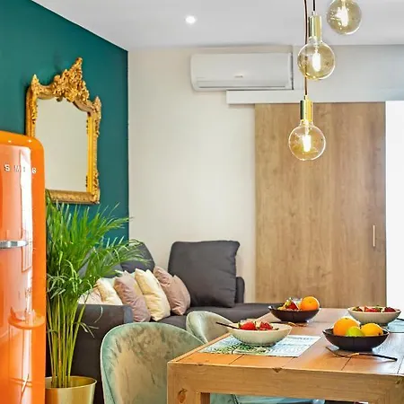 Glam Penthouse Apartment *